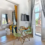 German Chic The Imperial Balcony Apartamento